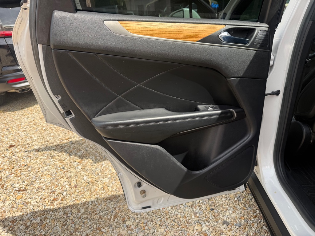 Photo 21 of this LINCOLN MKC