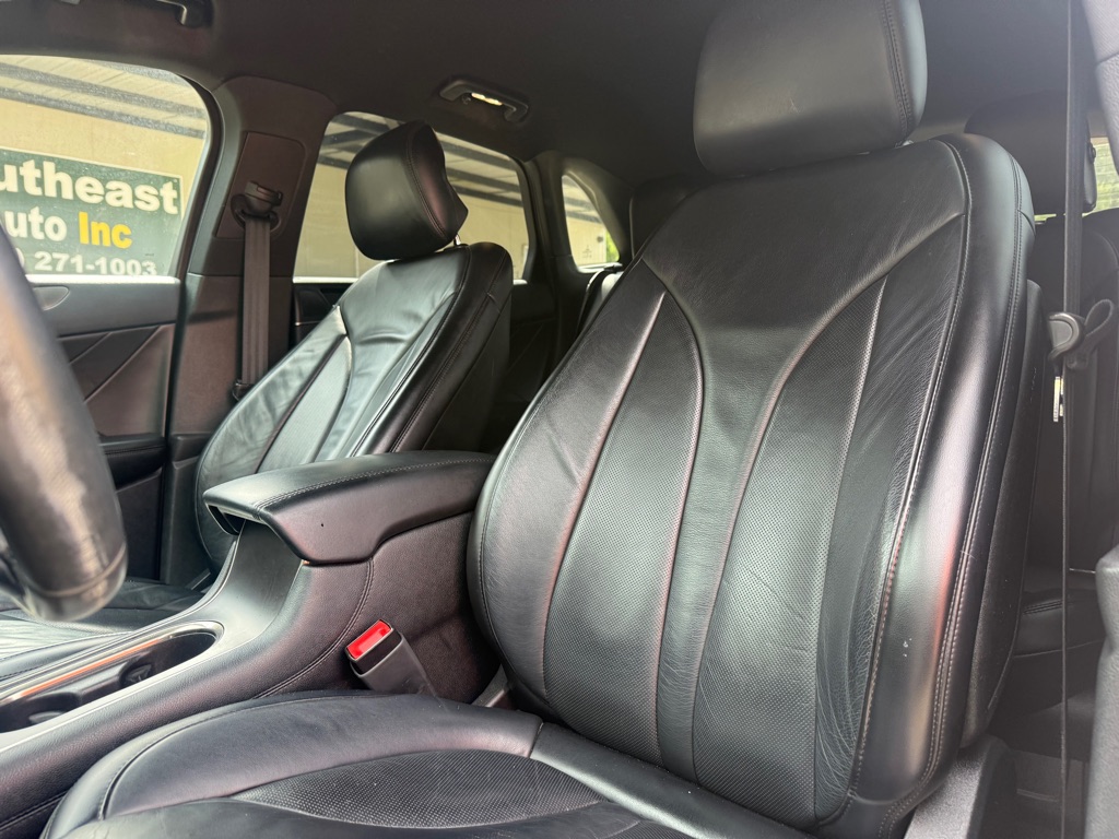 Photo 9 of this LINCOLN MKC