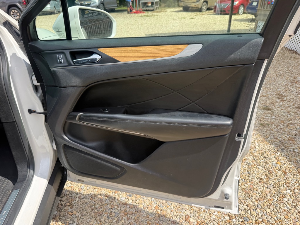 Photo 19 of this LINCOLN MKC