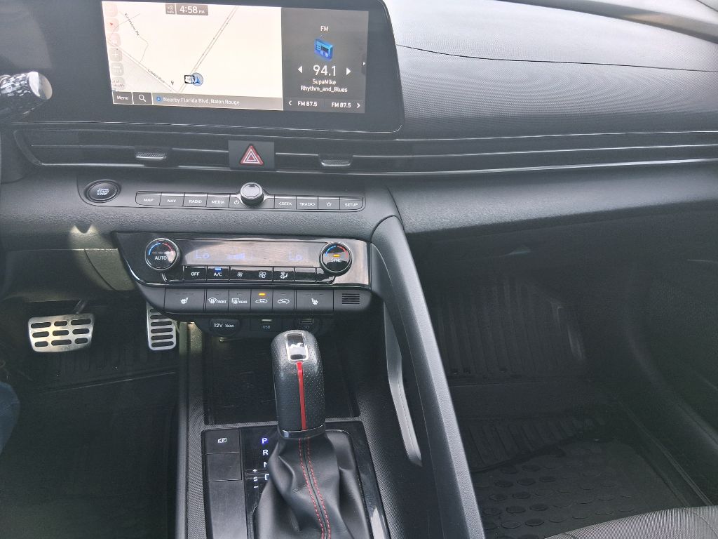 Photo 10 of this HYUNDAI ELANTRA