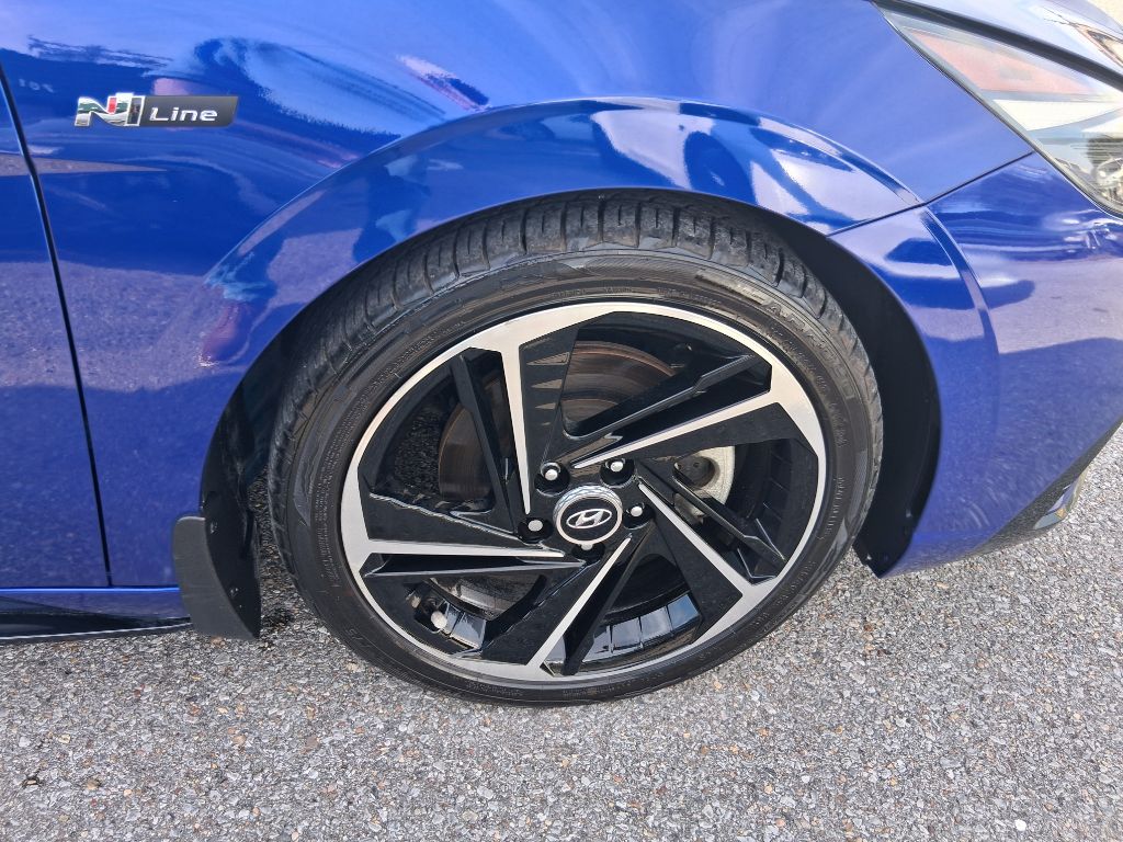 Photo 16 of this HYUNDAI ELANTRA