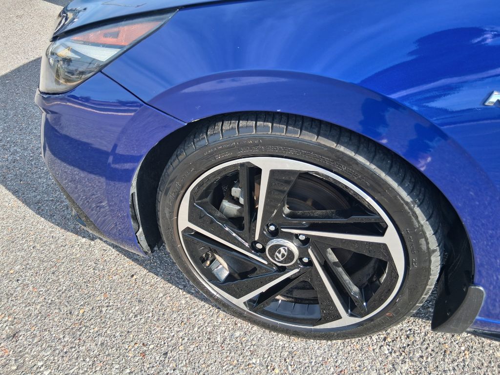Photo 15 of this HYUNDAI ELANTRA