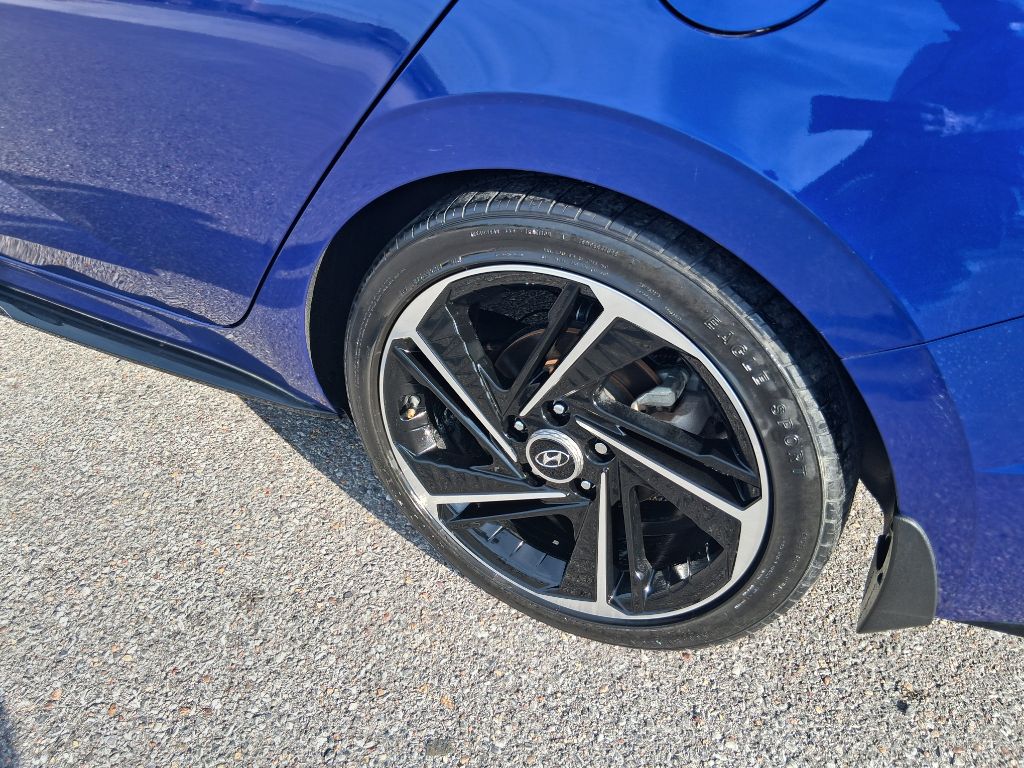 Photo 14 of this HYUNDAI ELANTRA