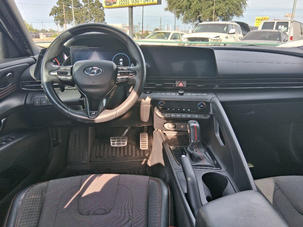 Photo 11 of this HYUNDAI ELANTRA
