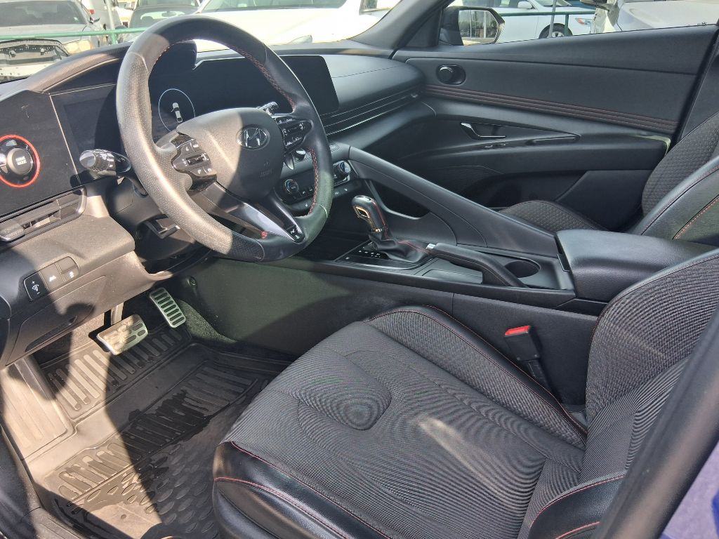 Photo 6 of this HYUNDAI ELANTRA