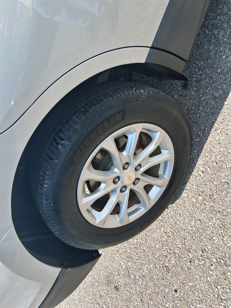 Photo 18 of this CHEVROLET EQUINOX