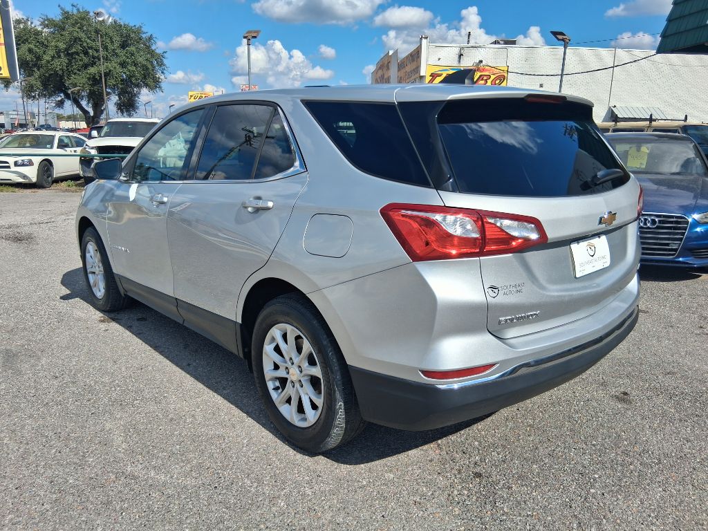 Photo 2 of this CHEVROLET EQUINOX