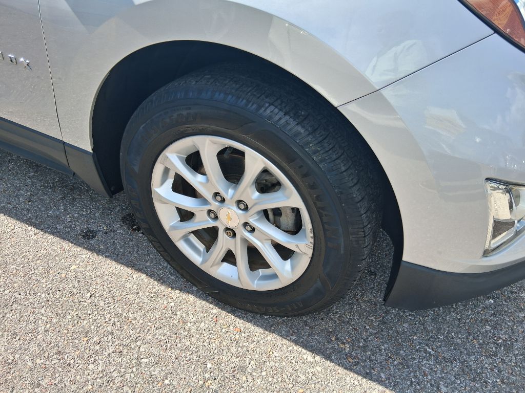 Photo 17 of this CHEVROLET EQUINOX
