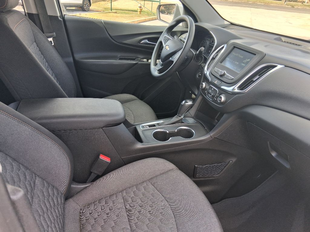 Photo 8 of this CHEVROLET EQUINOX