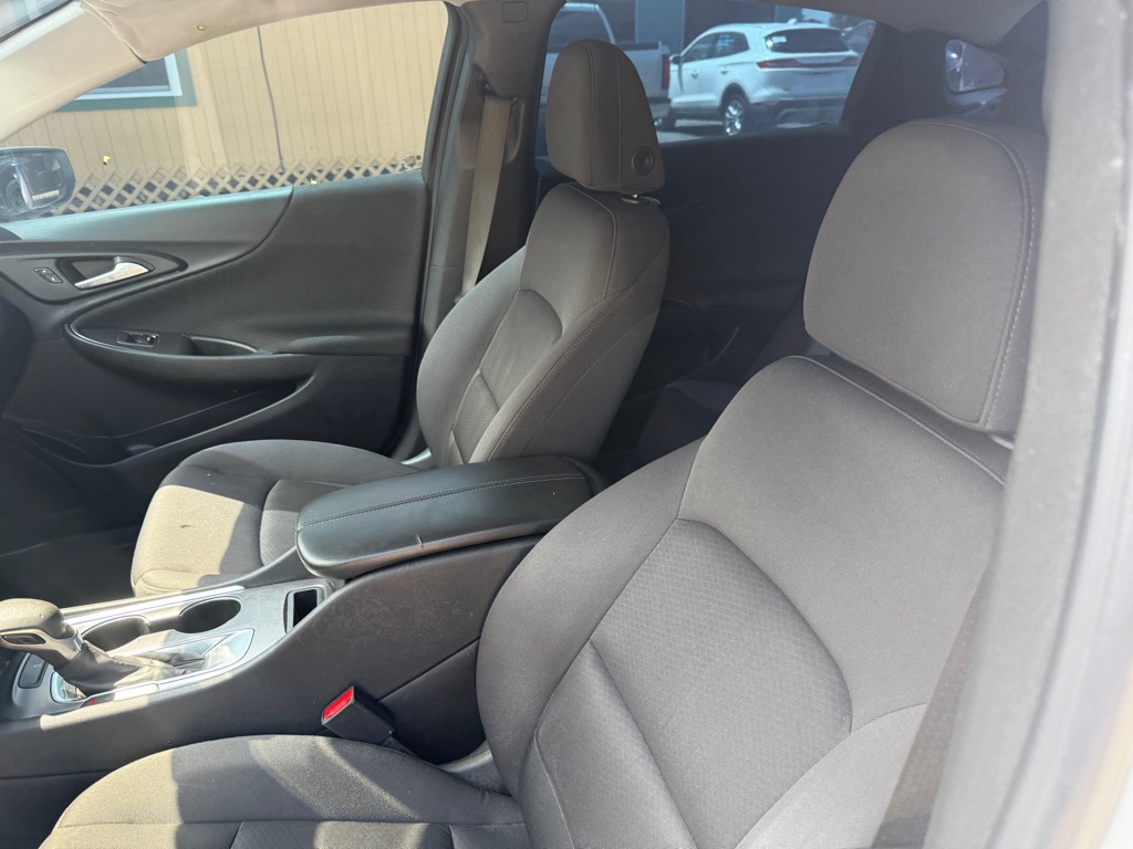 Photo 7 of this CHEVROLET MALIBU