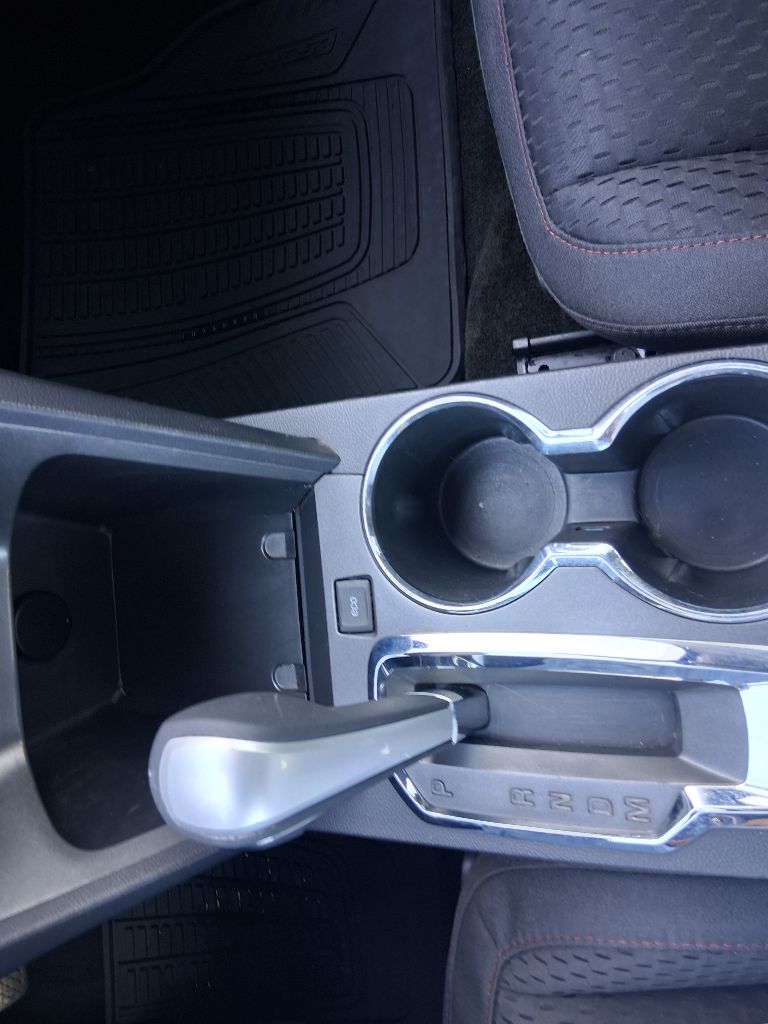 Photo 10 of this CHEVROLET EQUINOX