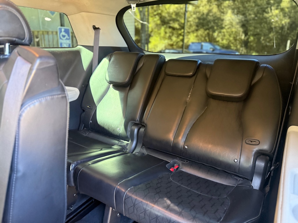 Photo 13 of this KIA CARNIVAL