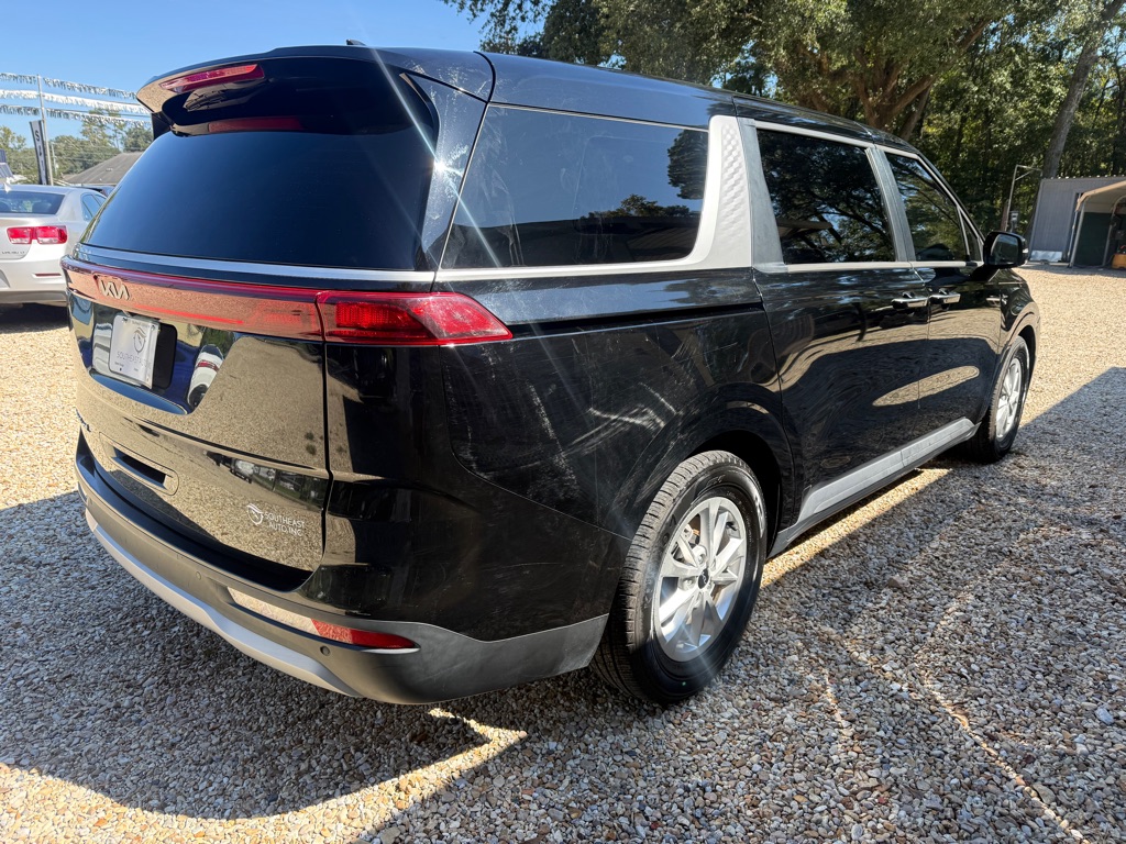 Photo 5 of this KIA CARNIVAL