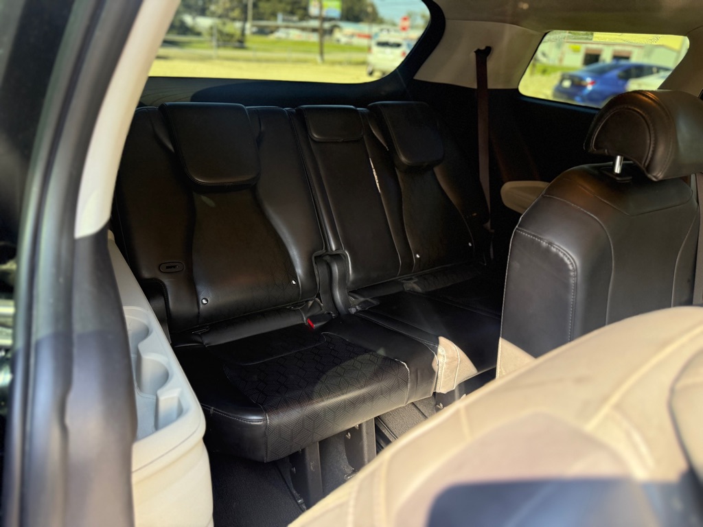 Photo 25 of this KIA CARNIVAL