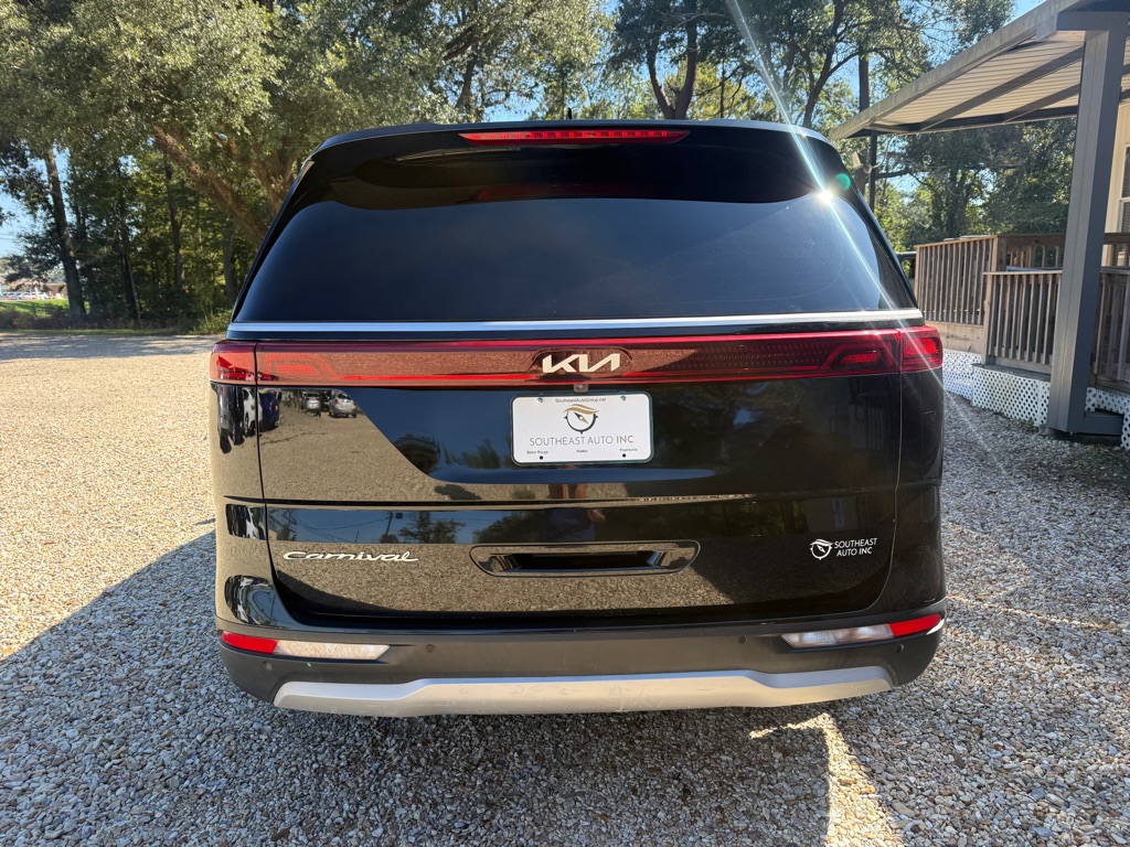 Photo 6 of this KIA CARNIVAL