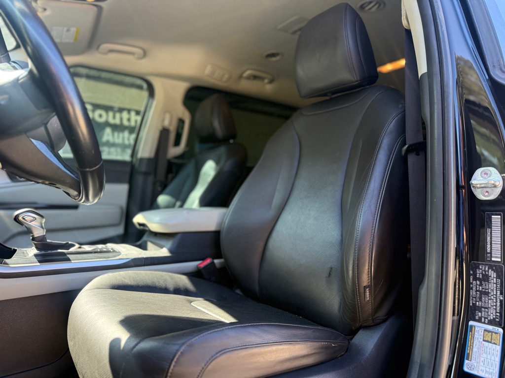 Photo 9 of this KIA CARNIVAL