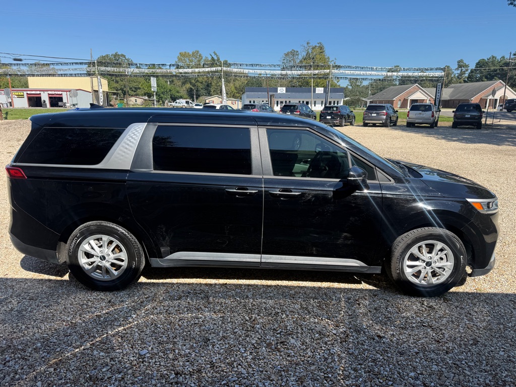 Photo 4 of this KIA CARNIVAL