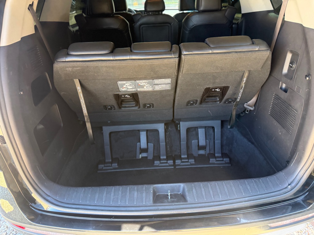 Photo 15 of this KIA CARNIVAL