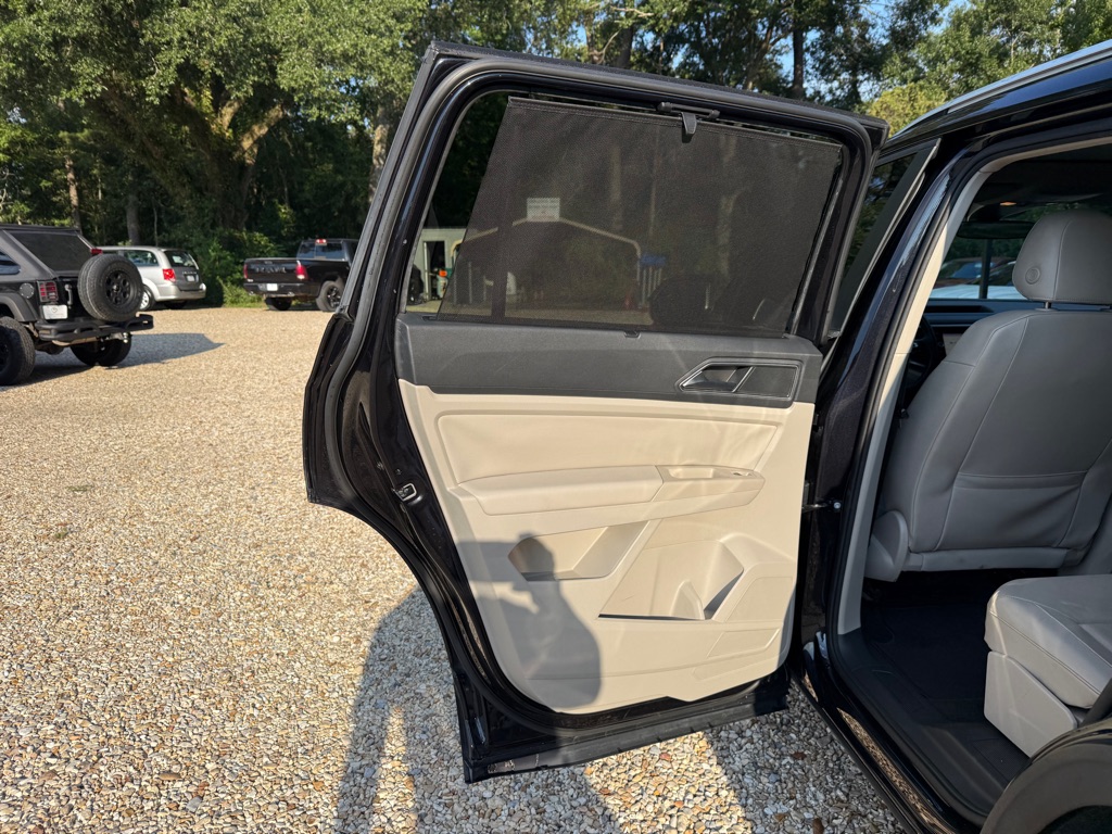 Photo 23 of this VOLKSWAGEN ATLAS