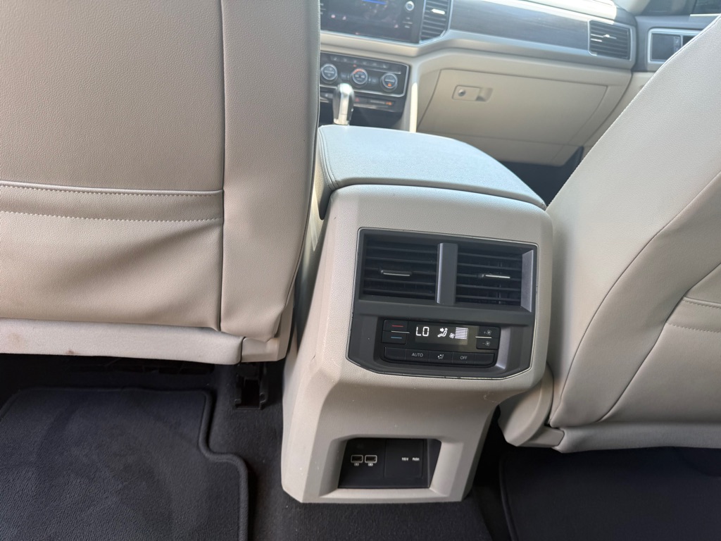 Photo 42 of this VOLKSWAGEN ATLAS