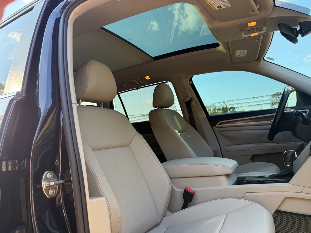 Photo 15 of this VOLKSWAGEN ATLAS