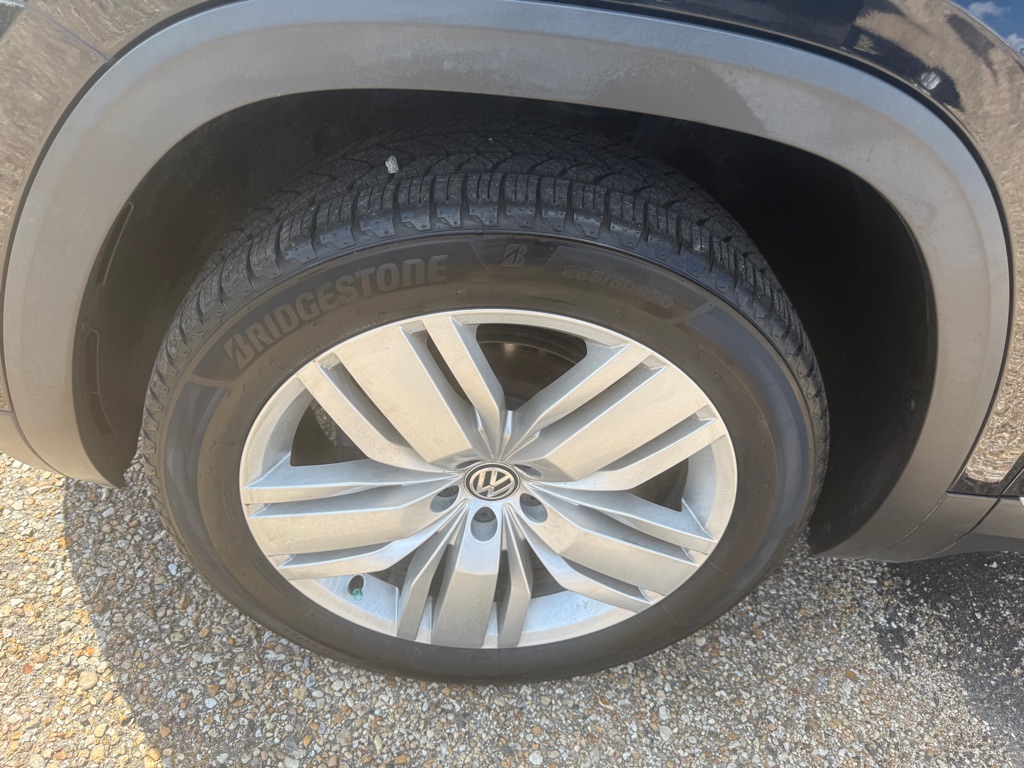 Photo 33 of this VOLKSWAGEN ATLAS