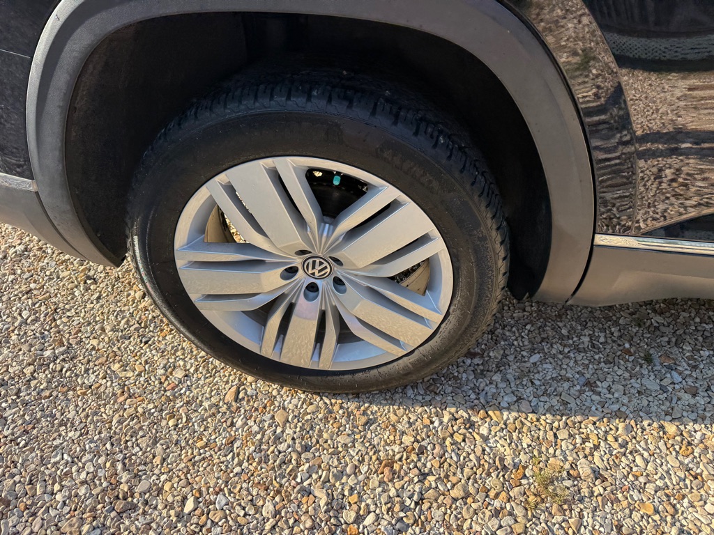 Photo 27 of this VOLKSWAGEN ATLAS