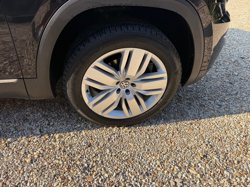 Photo 28 of this VOLKSWAGEN ATLAS