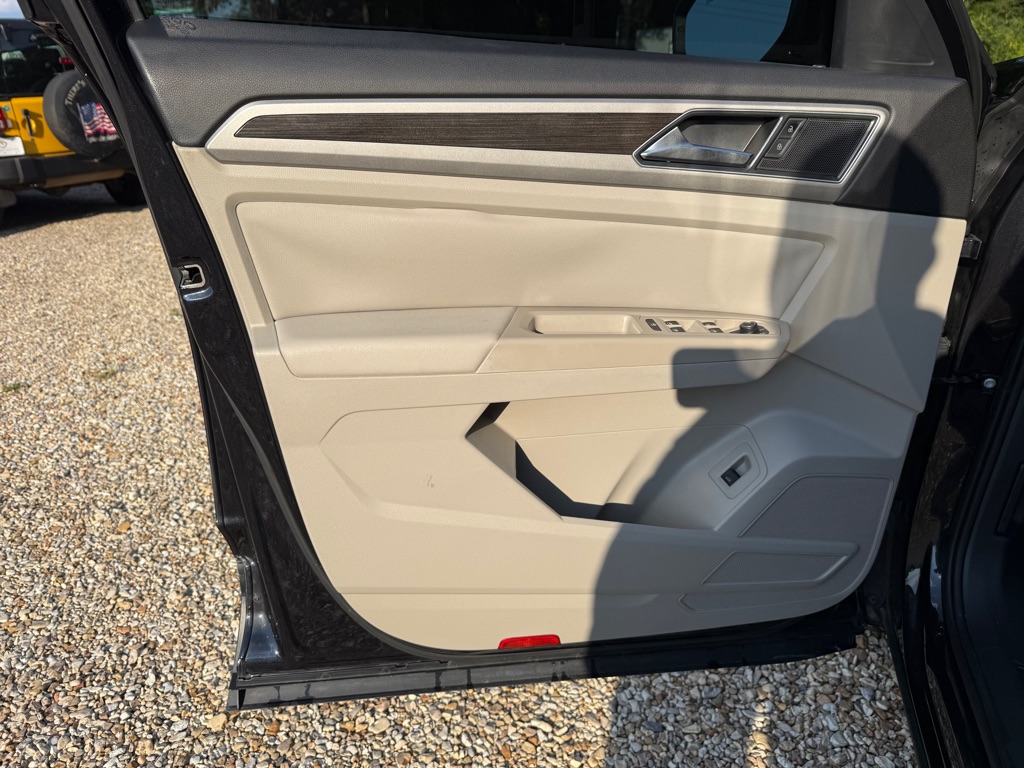 Photo 24 of this VOLKSWAGEN ATLAS