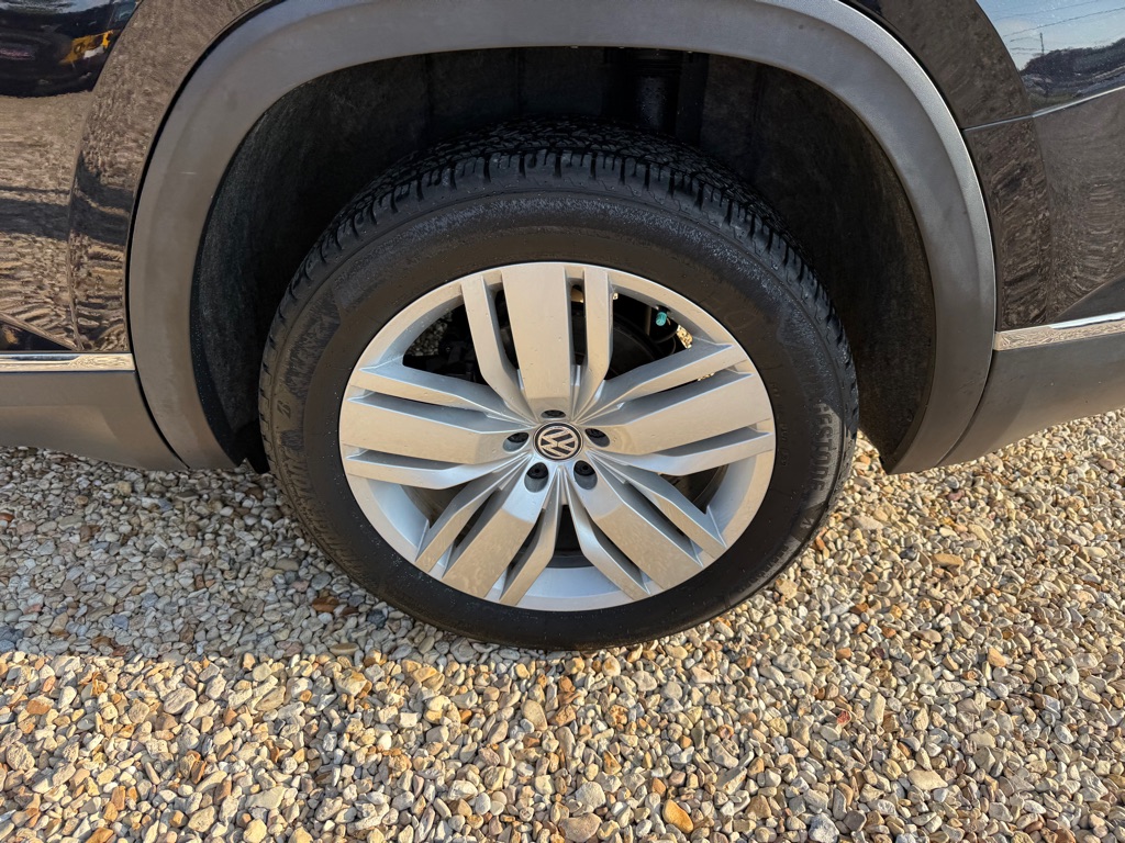 Photo 30 of this VOLKSWAGEN ATLAS