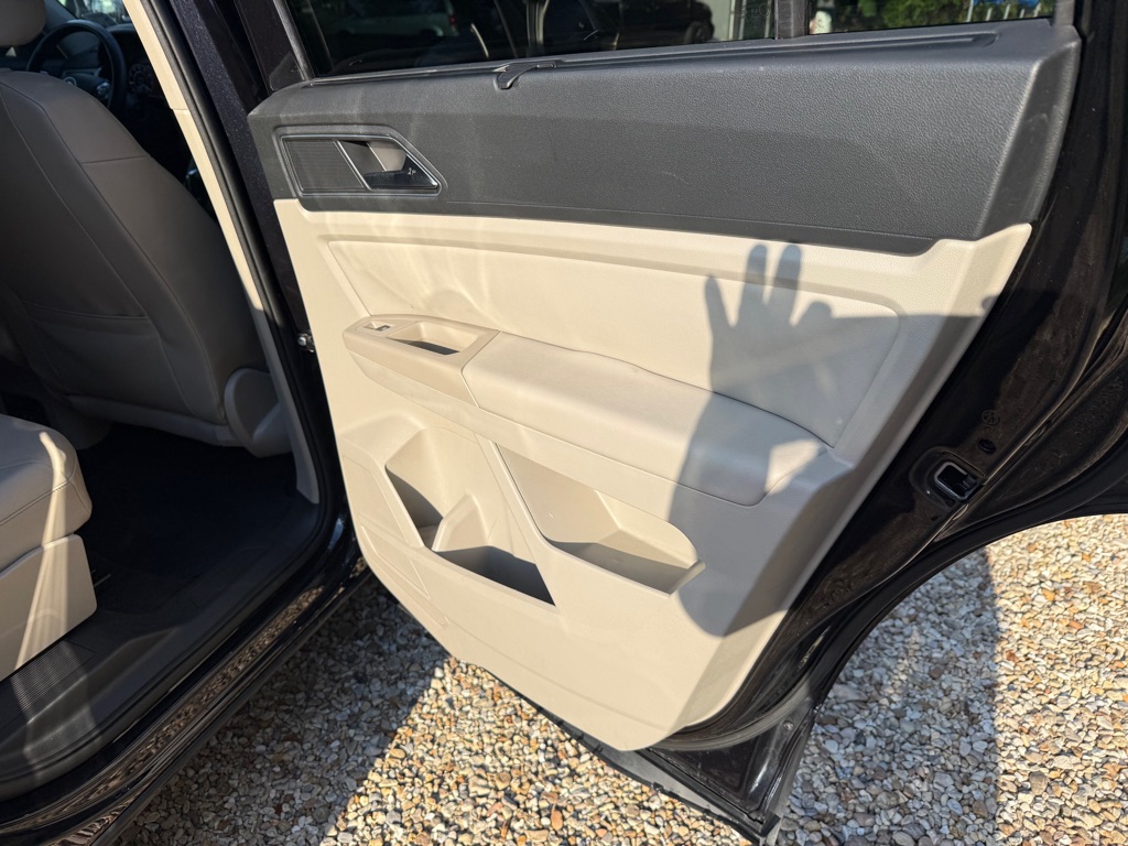 Photo 26 of this VOLKSWAGEN ATLAS