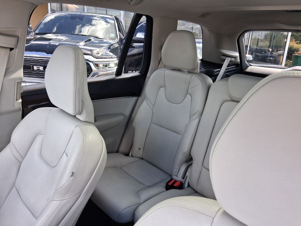 Photo 18 of this VOLVO XC90