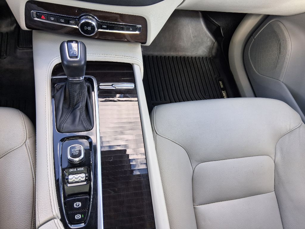 Photo 22 of this VOLVO XC90