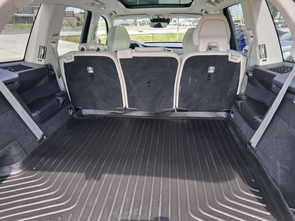 Photo 10 of this VOLVO XC90