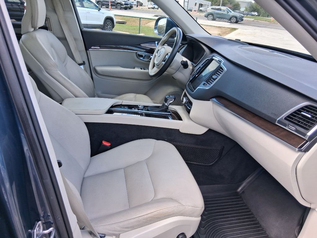 Photo 15 of this VOLVO XC90