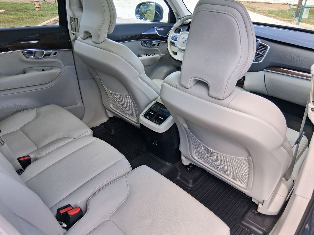Photo 11 of this VOLVO XC90