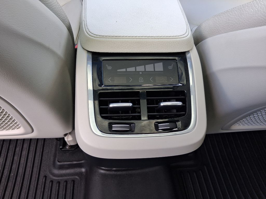 Photo 16 of this VOLVO XC90