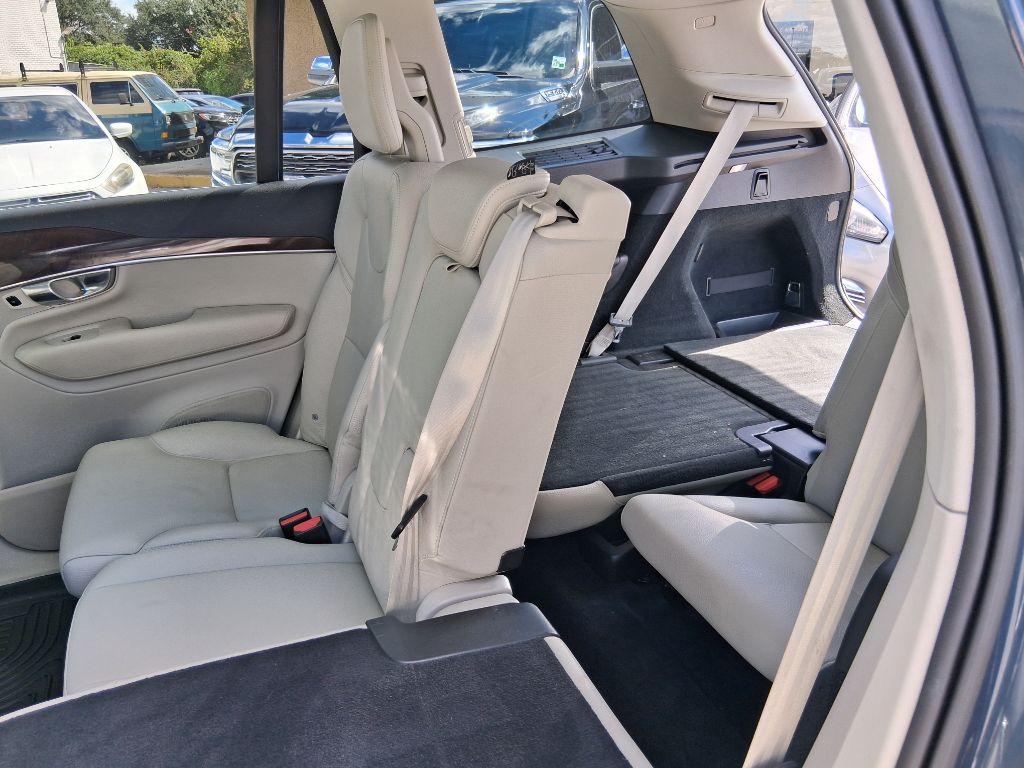 Photo 12 of this VOLVO XC90
