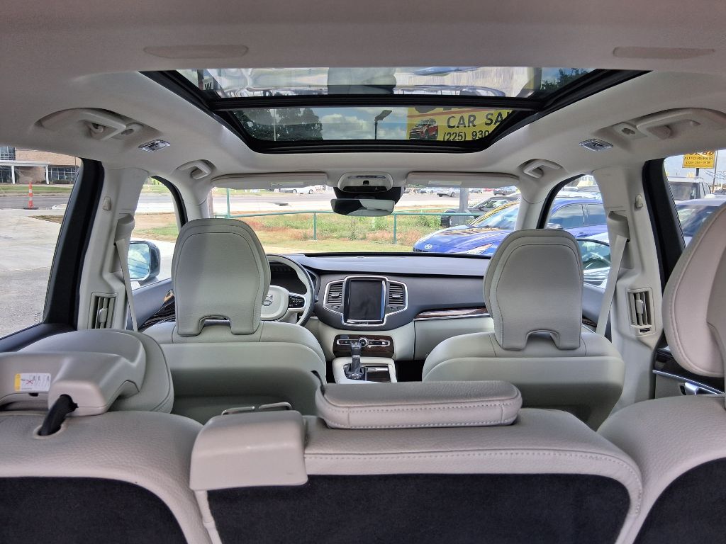 Photo 9 of this VOLVO XC90