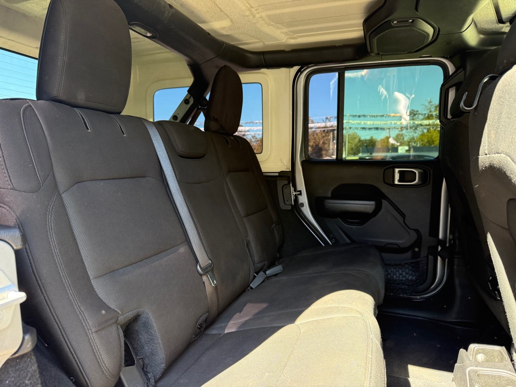 Photo 18 of this JEEP WRANGLER UNLIMI