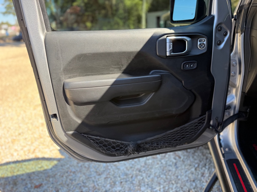 Photo 24 of this JEEP WRANGLER UNLIMI