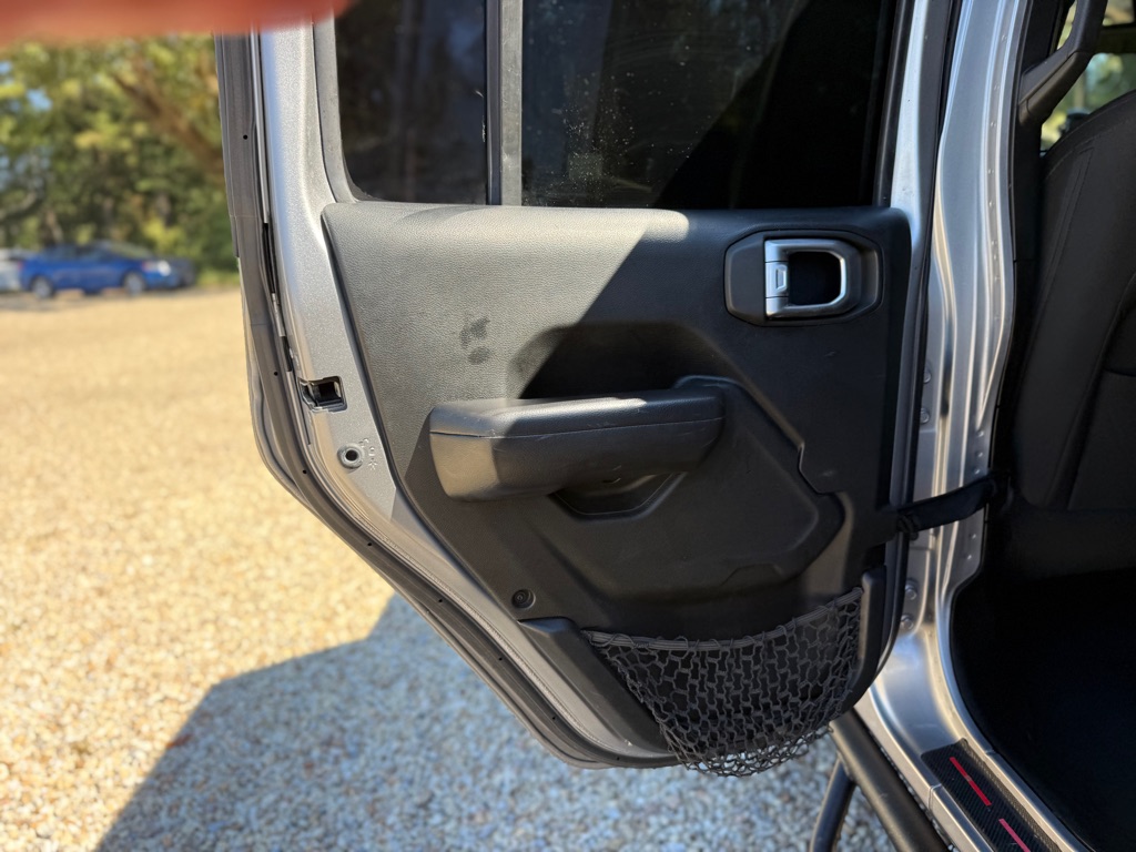 Photo 23 of this JEEP WRANGLER UNLIMI