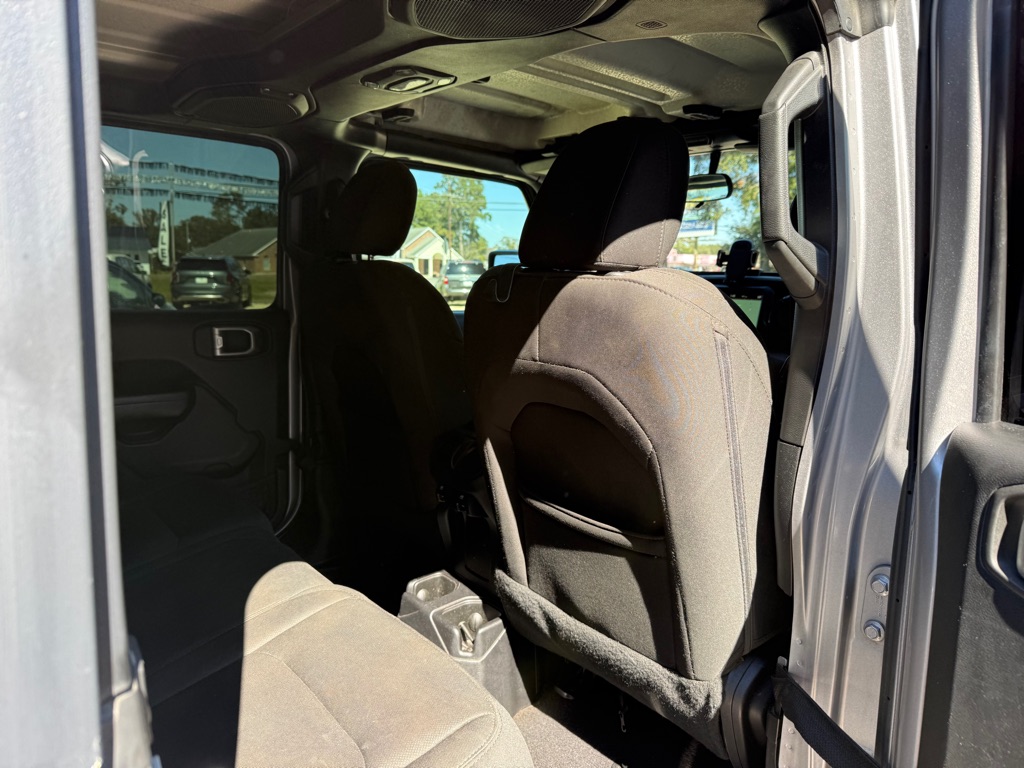 Photo 19 of this JEEP WRANGLER UNLIMI