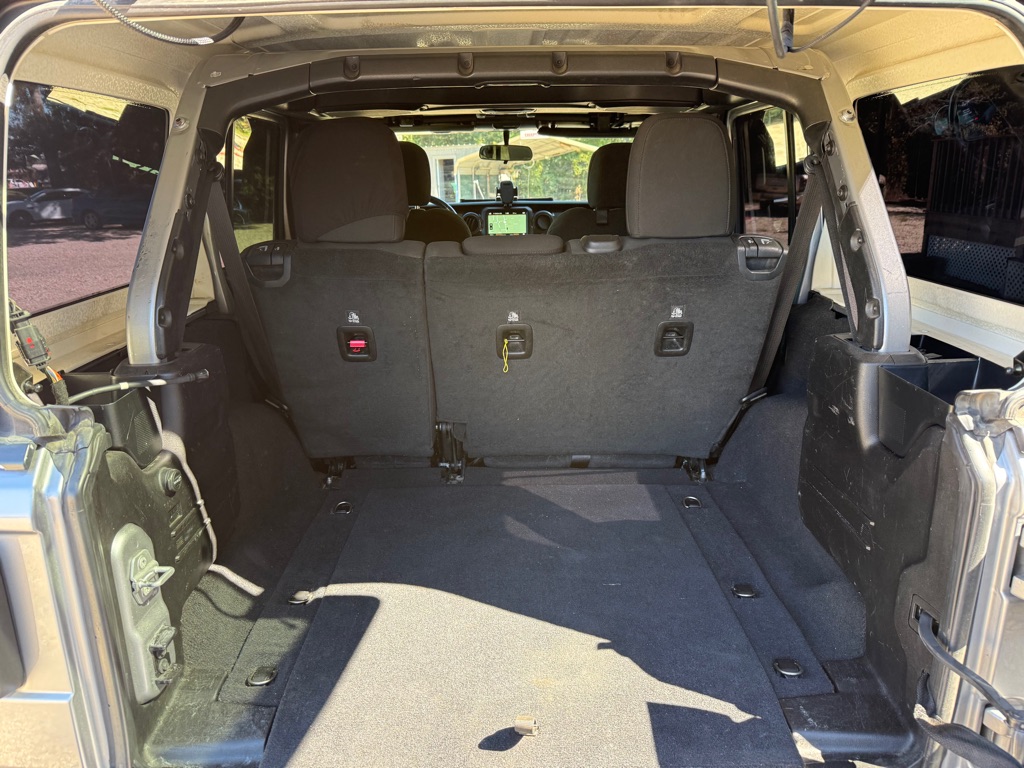 Photo 20 of this JEEP WRANGLER UNLIMI