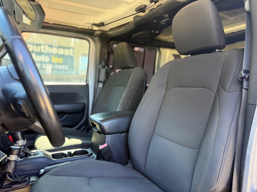 Photo 12 of this JEEP WRANGLER UNLIMI