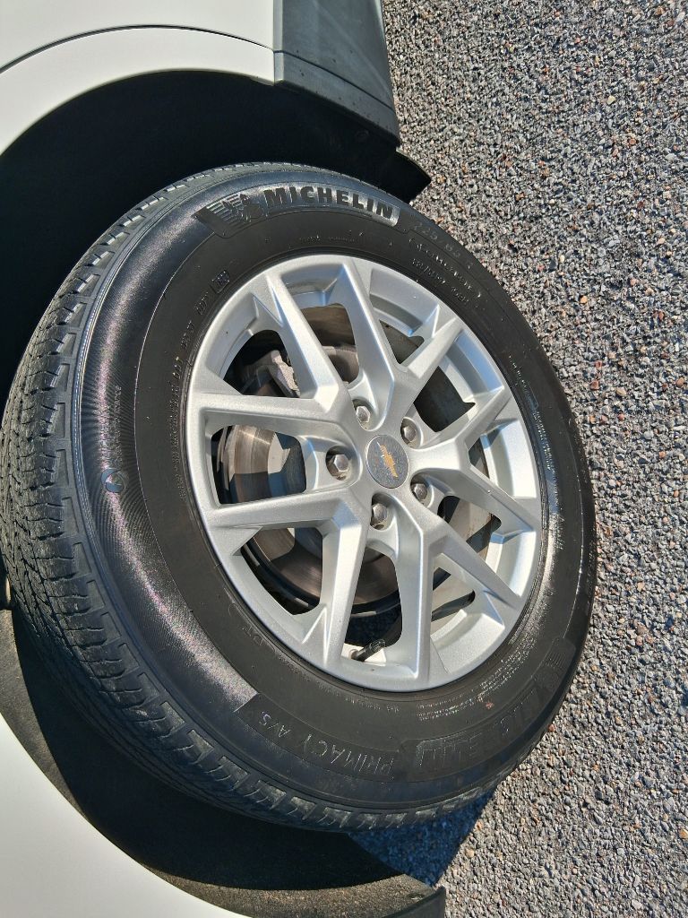 Photo 19 of this CHEVROLET EQUINOX