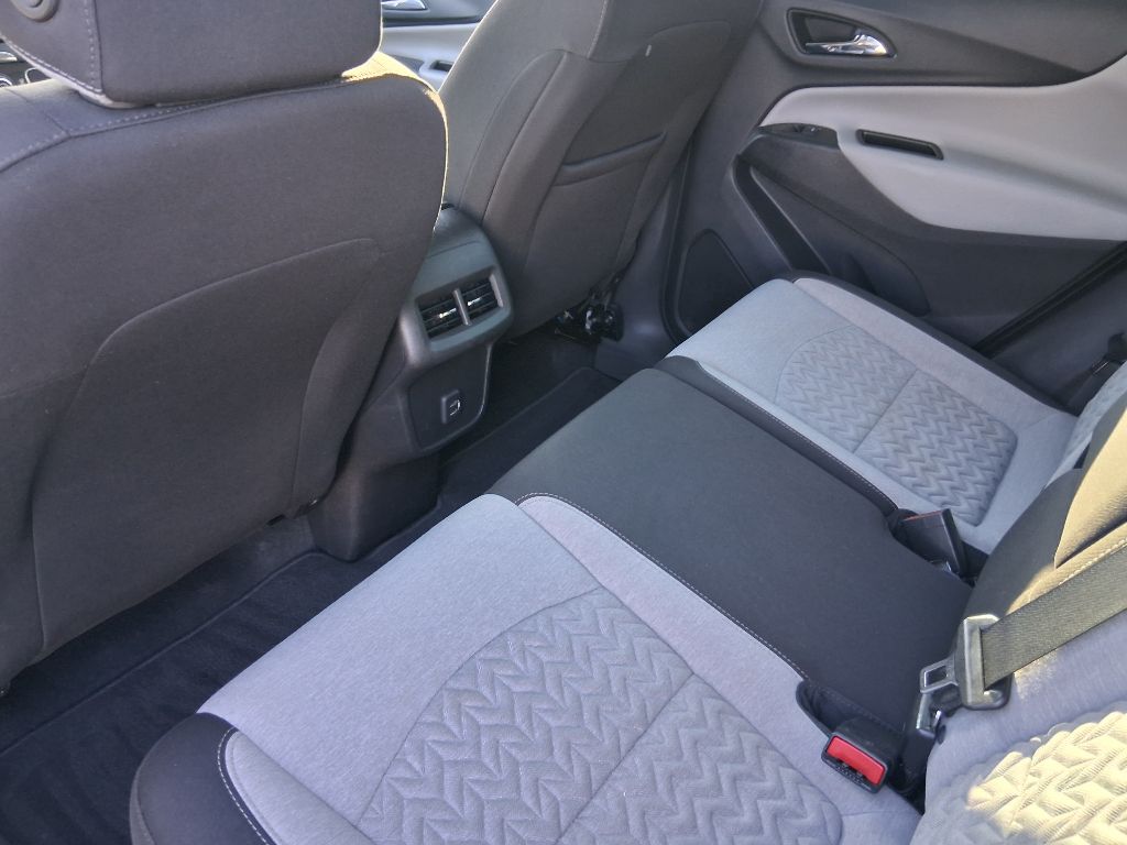 Photo 13 of this CHEVROLET EQUINOX