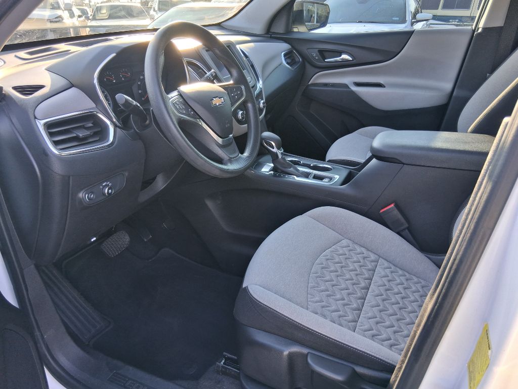 Photo 10 of this CHEVROLET EQUINOX