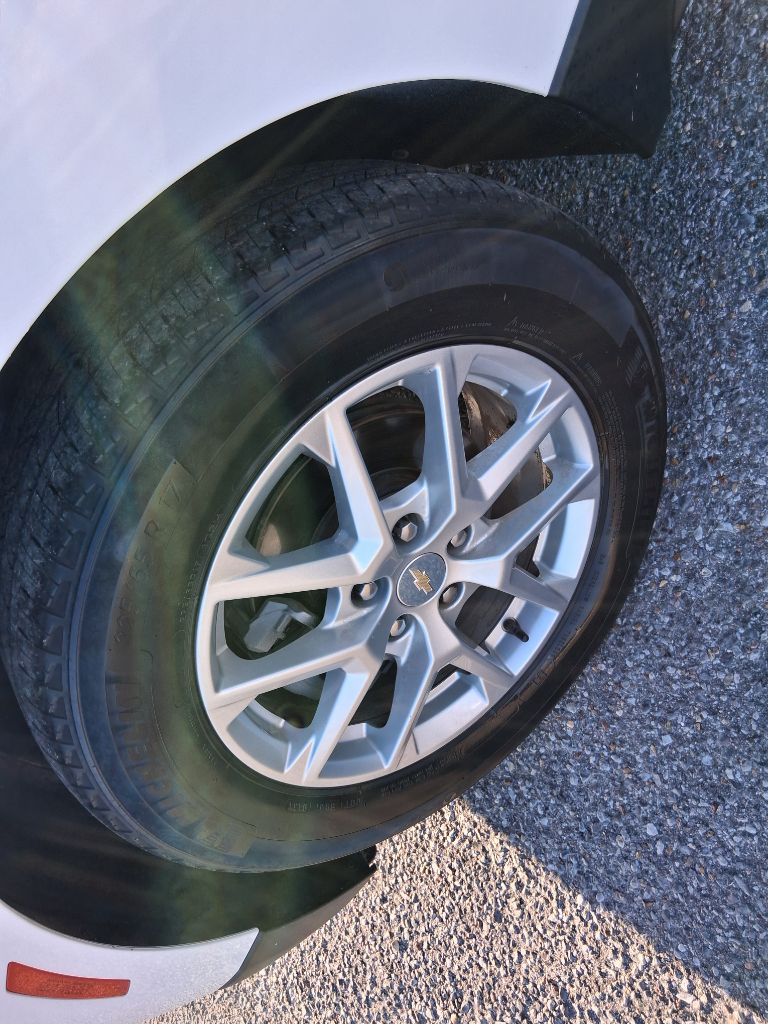 Photo 17 of this CHEVROLET EQUINOX