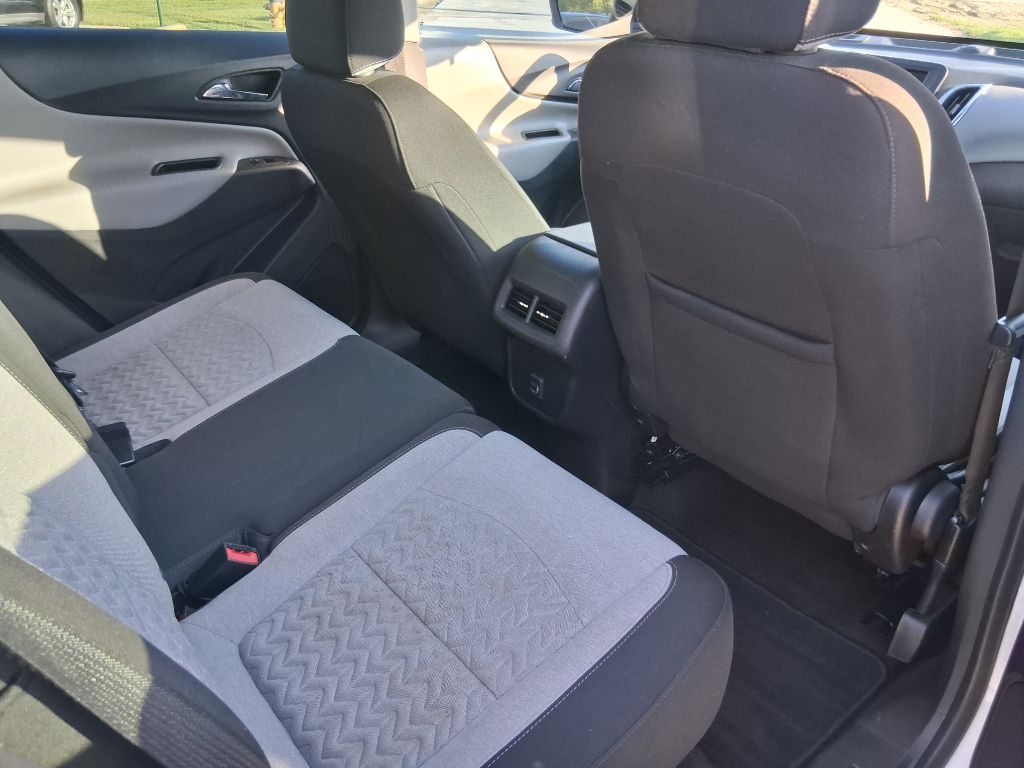 Photo 9 of this CHEVROLET EQUINOX